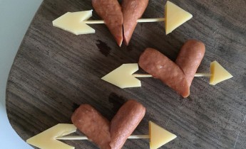 valentijnstraktatie-knakworst-kaas